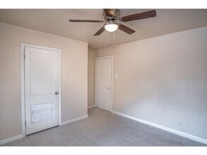 1003 Poinsettia St in San Antonio, TX - Building Photo - Building Photo