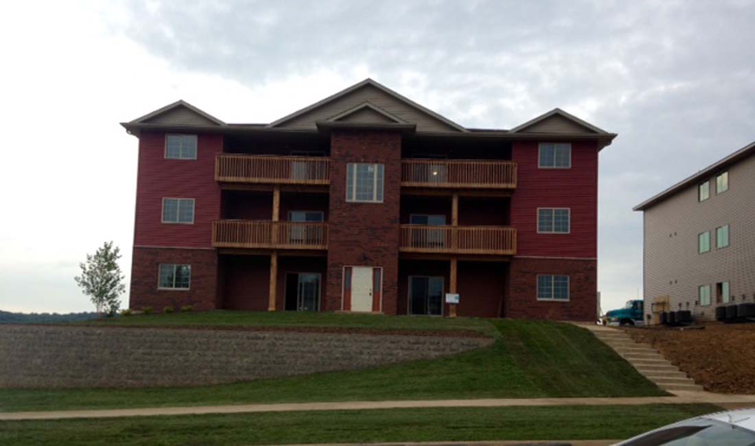 Willow Ridge in Tiffin, IA - Foto de edificio