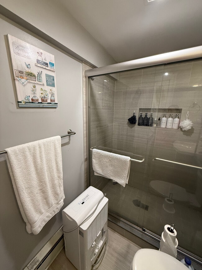 404 Centre St, Unit Apt 0 in Boston, MA - Foto de edificio - Building Photo