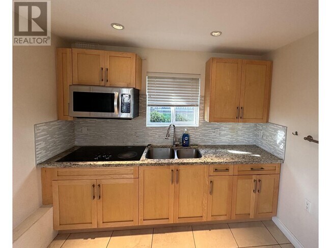 31XX E 16th Ave in Vancouver, BC - Building Photo - Building Photo