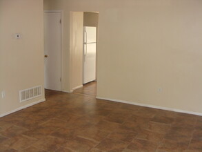 1 Oak Forest Ln-Unit -C in Savannah, GA - Foto de edificio - Building Photo