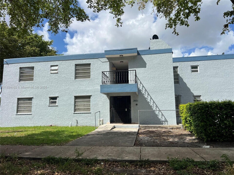 3001 SW 2nd St in Miami, FL - Building Photo