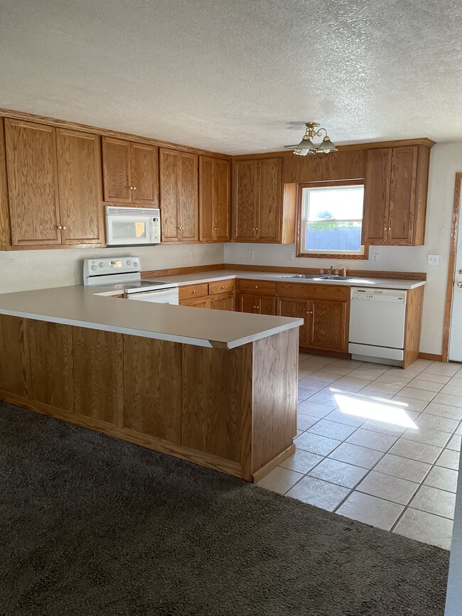 305 Church St, Unit Unit B in Stryker, OH - Building Photo - Building Photo