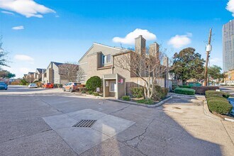 1920 Augusta Dr in Houston, TX - Foto de edificio - Building Photo