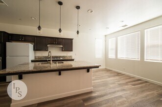 6193 E Brick Dr in Fresno, CA - Building Photo - Building Photo