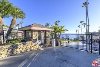 11958 Oceanaire Ln in Malibu, CA - Building Photo - Building Photo