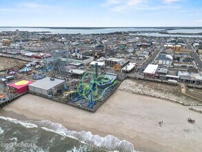 53 Sheridan Ave in Seaside Heights, NJ - Foto de edificio - Building Photo