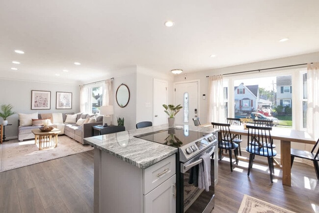 7906 Lanyard Dr, Unit SI ID1496071P in Parma, OH - Foto de edificio - Building Photo