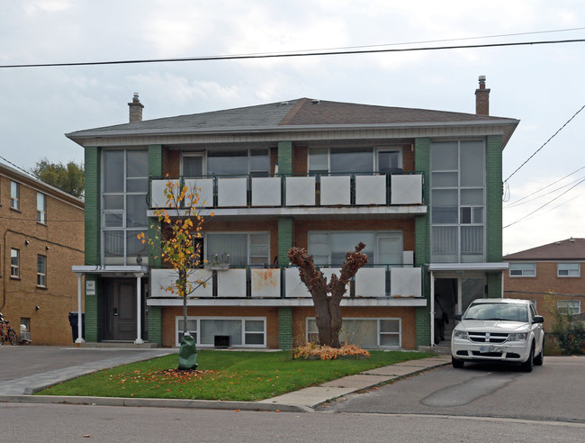 225 Pannahill Rd in Toronto, ON - Building Photo - Building Photo