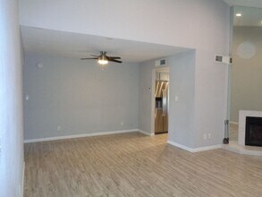 9115 E Purdue Ave in Scottsdale, AZ - Foto de edificio - Building Photo