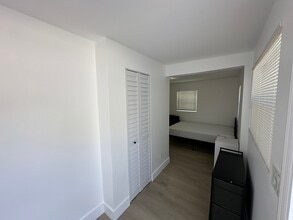 1328 NW 38th St in Miami, FL - Building Photo - Building Photo