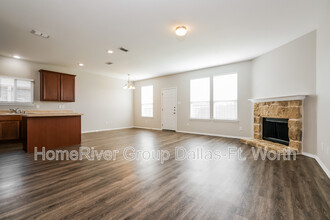 5837 Mountain Bluff Dr in Fort Worth, TX - Building Photo - Building Photo