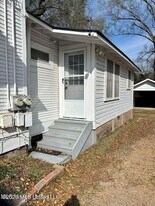 156 W Enterprise St in Brookhaven, MS - Building Photo