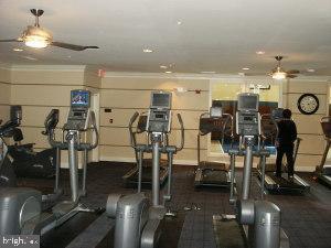 2655 Prosperity Ave in Fairfax, VA - Building Photo - Building Photo