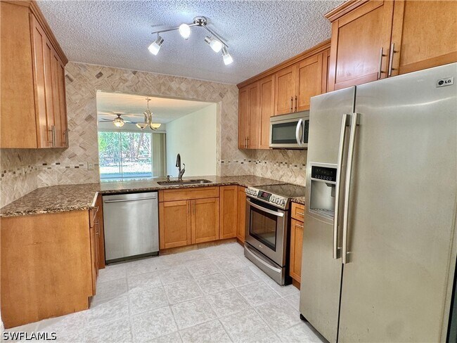 661 Squire Cir in Naples, FL - Building Photo - Building Photo