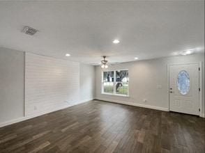 203 Clayton Rd in Auburndale, FL - Foto de edificio - Building Photo