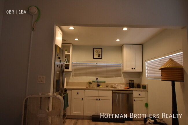 2360 W Washington Blvd, Unit 4 in Los Angeles, CA - Building Photo - Building Photo