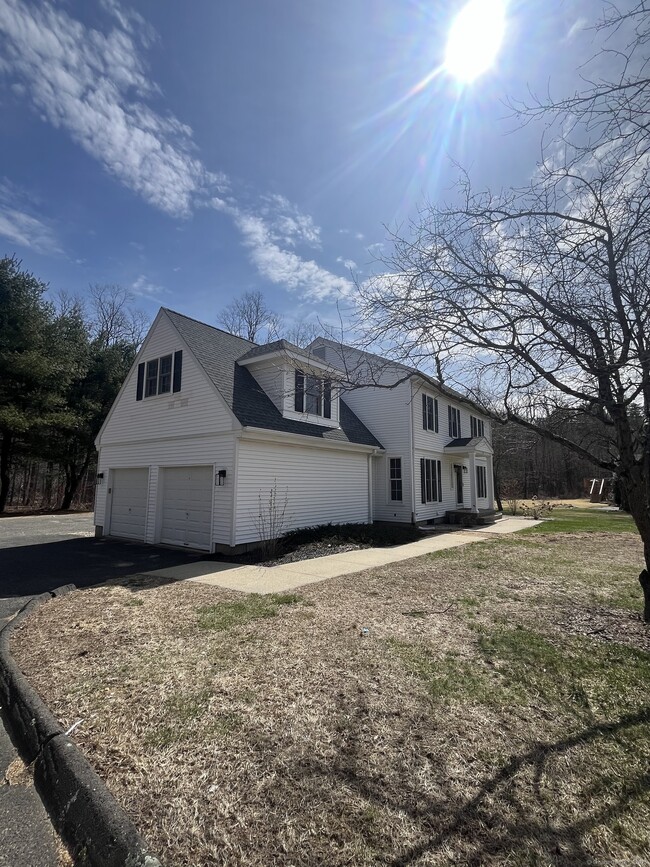 61 Arch St in Burlington, CT - Building Photo - Building Photo