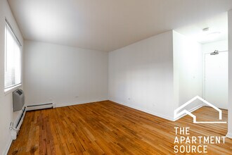 540 W Roscoe St in Chicago, IL - Foto de edificio - Building Photo