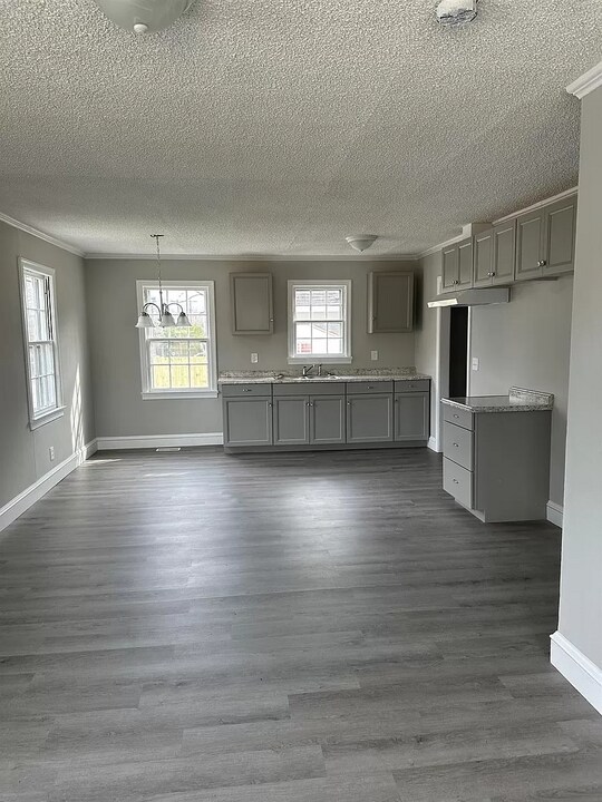 122 E Pine St in Kershaw, SC - Foto de edificio