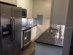 520 70th St N in St. Petersburg, FL - Foto de edificio - Building Photo