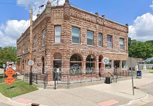 property at 304 E Bridge St