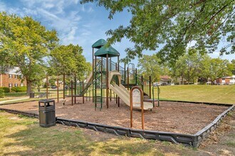 33 Briar St in Glen Ellyn, IL - Building Photo - Building Photo