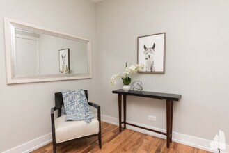 2909 N Mildred Ave, Unit 1P in Chicago, IL - Building Photo - Building Photo