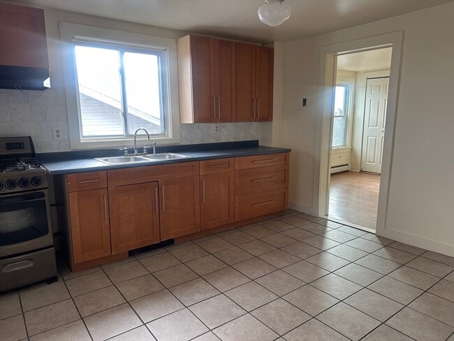 34 Perkins St in Gloucester, MA - Building Photo - Building Photo