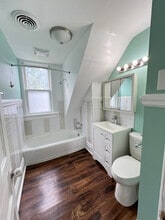 2048 S Layton Blvd, Unit 2048A Upper in Milwaukee, WI - Building Photo - Building Photo