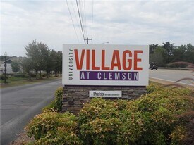 142 University Village Dr in Central, SC - Building Photo