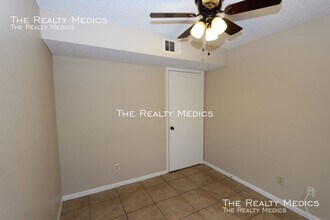 4301 Lizshire Ln-Unit -#C-201 in Orlando, FL - Foto de edificio - Building Photo