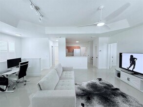 805 Belmont Pl in Boynton Beach, FL - Building Photo - Building Photo
