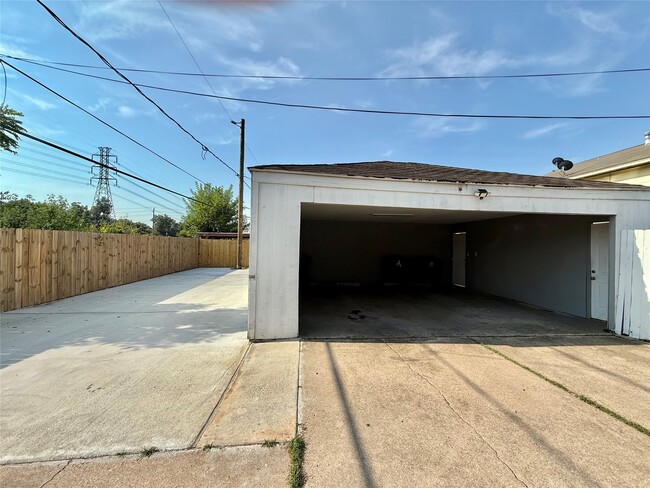 property at 7119 S Gessner Rd