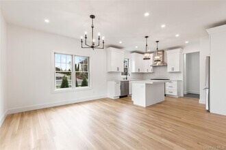 194 Nelson Ave in Harrison, NY - Building Photo - Building Photo