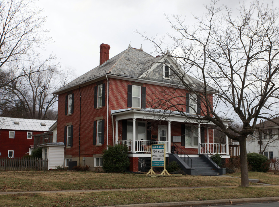 122 N Royal Ave in Front Royal, VA - Foto de edificio