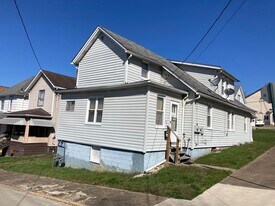 36 Lincoln Ave, Unit Apartment #1 in Irwin, PA - Building Photo