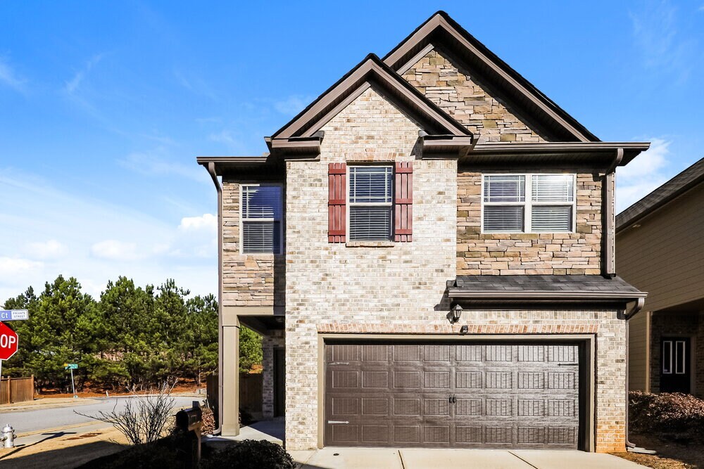 2000 St John Ct in Atlanta, GA - Building Photo