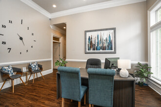 The Heights At Towne Lake in Woodstock, GA - Foto de edificio - Interior Photo