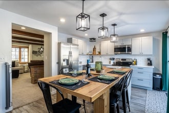 233 Matthew St in Kimberly, WI - Foto de edificio - Building Photo