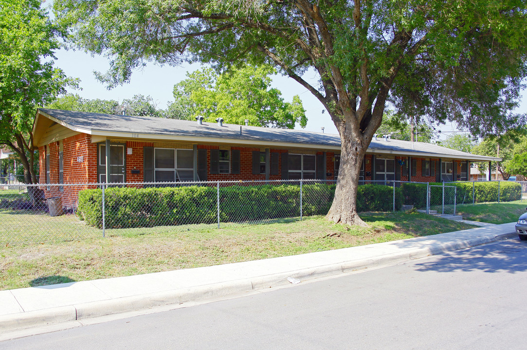 Linda Lou Apartments in San Antonio, TX - Building Photo