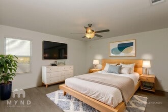 2717 Ctr Crk Ln in Fort Worth, TX - Foto de edificio - Building Photo