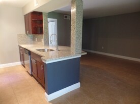 2405 NW 33rd St in Oakland Park, FL - Building Photo