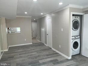 11104 Rock Garden Dr in Fairfax, VA - Foto de edificio - Building Photo