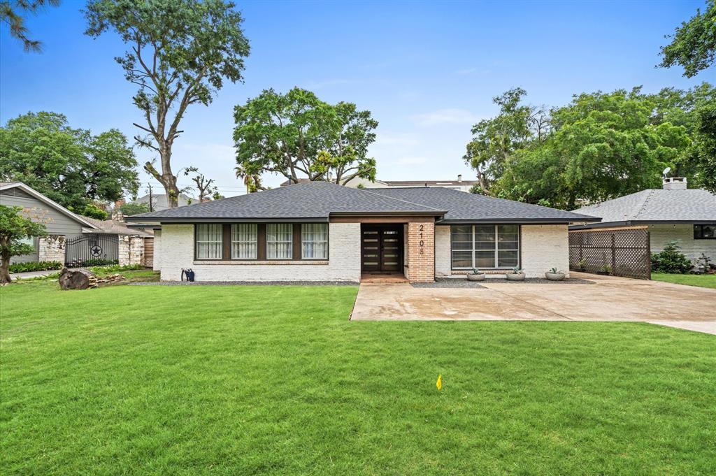 2108 Chimney Rock Rd in Houston, TX - Building Photo