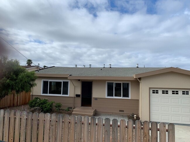 1537 Lowell St in Seaside, CA - Building Photo - Building Photo