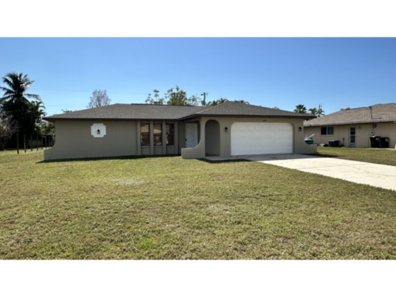 428 SW 38th Terrace in Cape Coral, FL - Building Photo