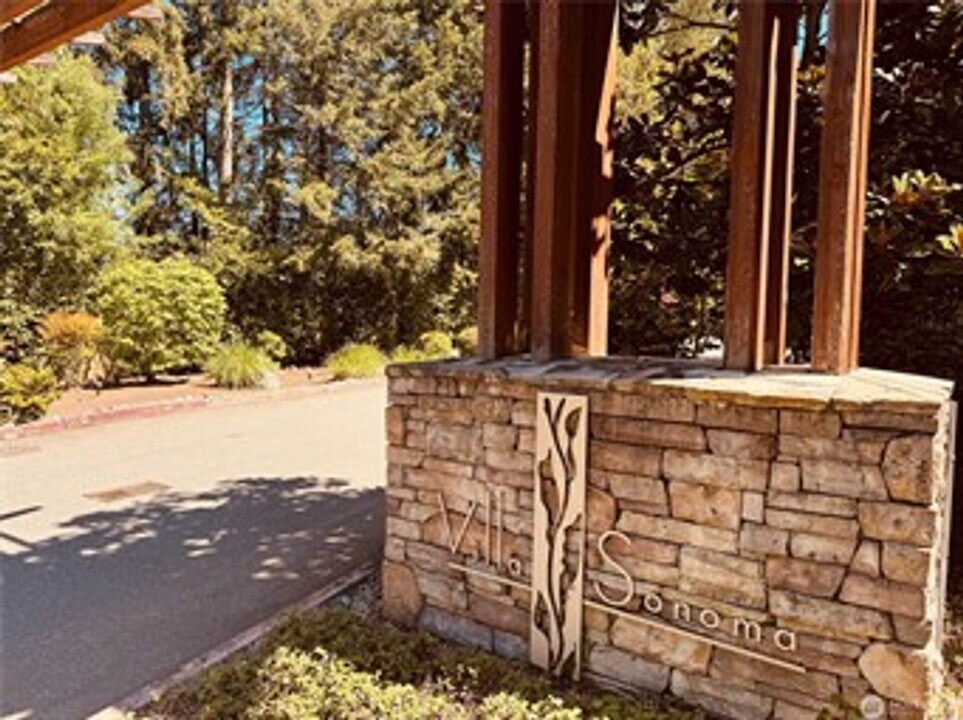 8248 126th Ave NE in Kirkland, WA - Building Photo