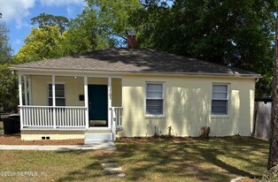 2105 Kingswood Rd in Jacksonville, FL - Building Photo