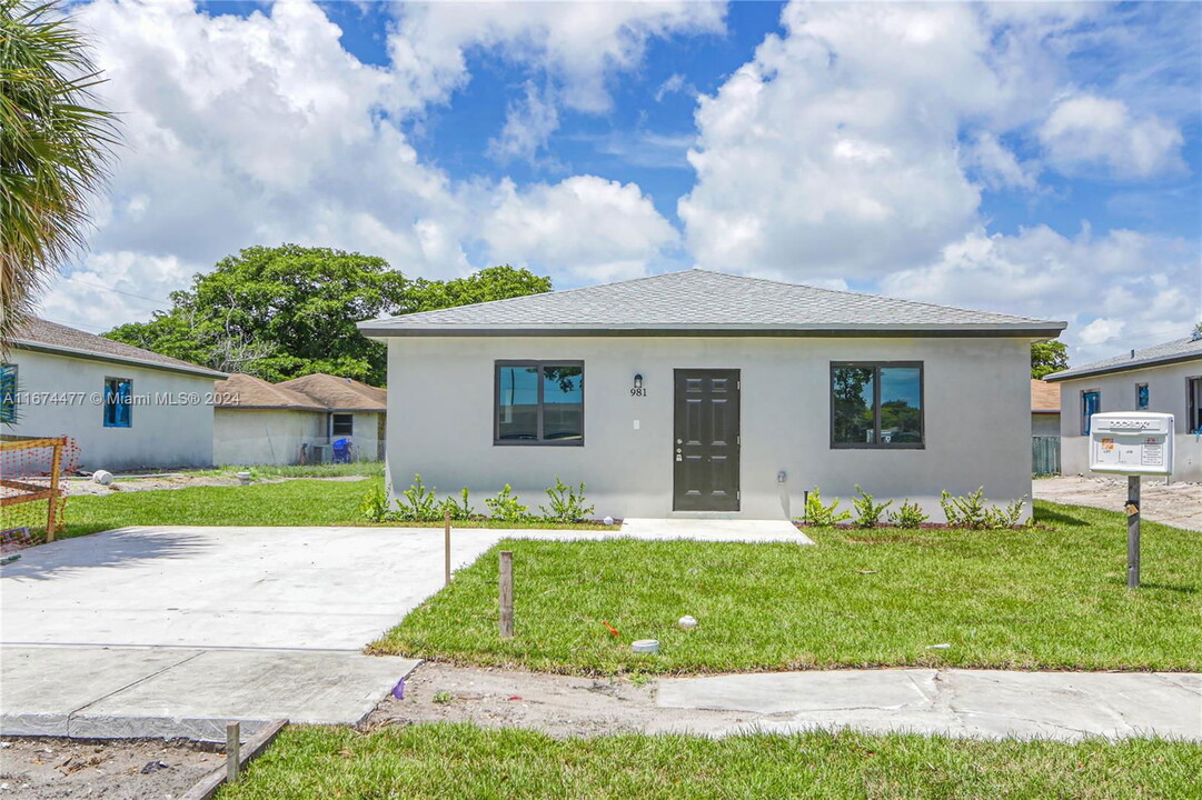 981 NW 4th Ave in Pompano Beach, FL - Building Photo